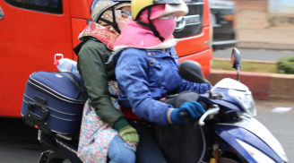 Không mua được vé tàu, xe: Hàng nghìn người vượt gần 1.000km trên xe máy về quê ăn Tết