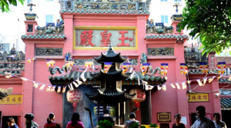 Điểm danh những ngôi chùa 'xóa ế' tấp nập nhất tại Hà Nội và Sài Gòn trong ngày đầu năm