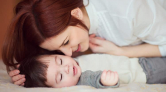 4 BƯỚC giúp mẹ RU CON ngủ “lăn quay” chỉ trong 1 phút