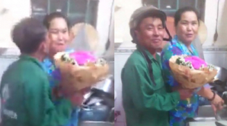 Clip: Ông chồng trung tuổi ôm bó hoa tươi hớn hở chạy vào nhà tặng vợ nhân ngày 8/3 gây xúc động