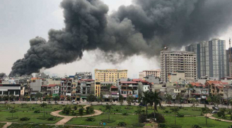 Hà Nội: Đang cháy lớn tại chợ Quang - Thanh Trì, cột khói cao hàng trăm mét