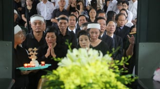Hà Nội đổ mưa, hàng nghìn người đau xót tiễn đưa GS Phan Huy Lê