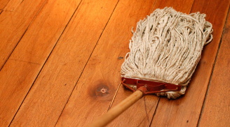 Không cần lau nhà thường xuyên sàn nhà vẫn sạch bóng nhờ những mẹo sau