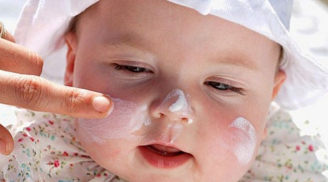 Những lưu ý các mẹ tuyệt đối cần biết khi bôi kem chống nắng cho bé để bảo vệ làn da của con