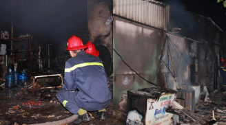 Cự cãi với vợ, chồng tưới xăng đốt nhà khiến 3 người bị bỏng nặng