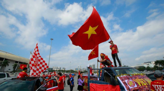 Hàng nghìn CĐV “khuấy đảo” Mỹ Đình cổ vũ tuyển Việt Nam trước giờ đấu với Malaysia