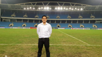 'Thầy phong thủy' di dời 40 quả bóng bê tông cho rằng tuyển Việt Nam sẽ nâng Cúp vô địch AFF