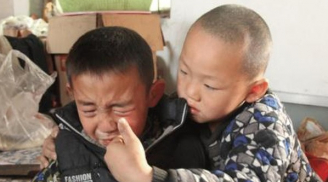 Bé trai 7 tuổi gào khóc cầu xin được vào trại trẻ mồ côi, lý do khiến hàng triệu người nghẹn lòng