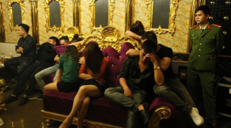 Cán bộ ngân hàng và giáo viên tổ chức sinh nhật bằng ma túy trong quán karaoke