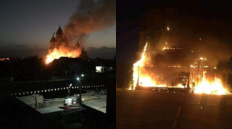 Nhà thờ bốc cháy dữ dội trong đêm vì trang trí quá nhiều đèn nháy