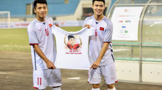 Âm thầm theo dõi tuyển Việt Nam thi đấu, Đình Trọng bất ngờ nhận được món quà xúc động của đồng đội