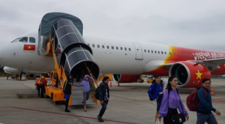 Vietjet Air hạ cánh xuống Nội Bài khiến hành khách về Vinh vật vờ, nhưng cách hành xử của hãng mới thất vọng