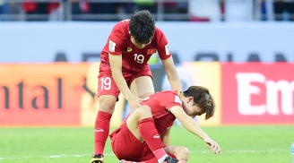 Minh Vương gục xuống sân cỏ khi đá hỏng penalty và màn an ủi của Quang Hải khiến hàng triệu người xúc động