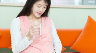 4 điều cấm kỵ khi uống nước suốt 40 tuần thai để phòng thiểu ối và tai biến sản khoa bất ngờ