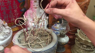 Nên rút tỉa chân nhang trước hay sau khi cúng ông Công ông Táo? Cách tỉa chân hương, dọn dẹp ban thờ chuẩn nhất