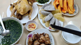 Mâm cơm đầy đặn vẫn bị chê thậm tệ, cô nàng than thở với dân mạng thì nhận được câu hỏi ngược bất ngờ