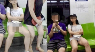 Không mặc nội y nhưng cô gái còn hồn nhiên ngồi dạng chân khiến người đối diện đỏ mặt không dám nhìn