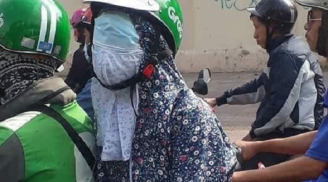Ngồi vắt chéo một bên trên xe máy nhưng nữ 'ninja' lại làm hành động này khiến cả phố lo lắng thay
