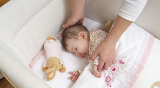 Trẻ sơ sinh 'ngủ ngày, cày đêm' mẹ phải làm sao? Lời khuyên của chuyên gia khiến mẹ chẳng cần lo lắng nữa