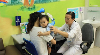 Nếu tiêm Vacxin xong trẻ có phản ứng cha mẹ nhất định phải chú ý điều này
