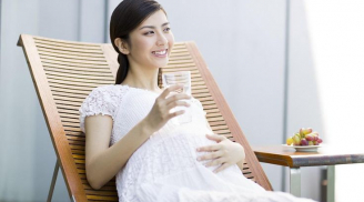 3 thời điểm thai nhi 'khát khô cả cổ', mẹ bầu nhớ uống nước ngay để đảm bảo sức khỏe cho mẹ và con