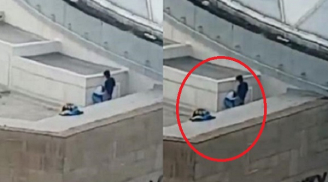 Cặp đôi thản nhiên 'ân ái' trên nóc tòa nhà nhưng điều này mới khiến mọi người 'sốc' nặng