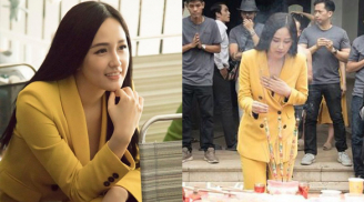 Mai Phương Thúy suýt 'lộ hàng' vì diện vest không nội y đi lễ cúng tổ nghề
