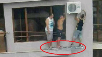 Thót tim cảnh 3 người đàn ông đứng chơi vơi ngoài cửa sổ nhà cao tầng để làm hành động này