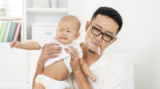 Tác hại khôn lường khi trẻ hút thuốc lá thụ động nhưng người lớn chẳng mảy may để ý