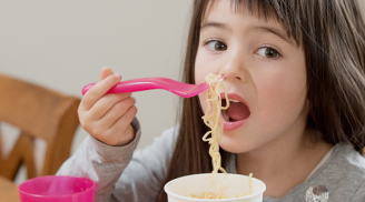 Thường xuyên cho bé ăn mì tôm nguy cơ mắc bệnh tim mạch: Yêu con như thế khác nào hại con