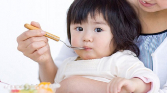5 sai lầm khi cho bé ăn dặm khiến cho trẻ chán ăn suy dinh dưỡng bẩm sinh, đặc biệt là điều thứ 4