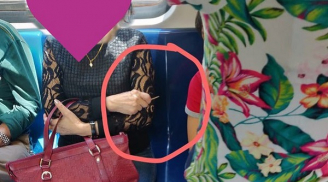 Thấy bé trai ngủ gục trên ghế, người phụ nữ đã dùng thứ này để ngăn cản dựa vào mình gây tranh cãi