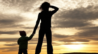 Thư con trai gửi mẹ đơn thân: Con biết ơn và tự hào vì mẹ