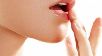 5 bí kíp chị em nên biết khi môi bị thâm hoặc bong tróc