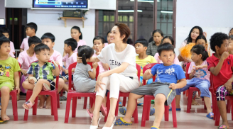 Bảo Anh giản dị với áo trắng đi làm từ thiện trước tin đồn tái hợp tình cũ Hồ Quang Hiếu