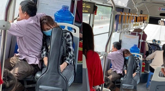 Khoảnh khắc cô con gái ngủ gục lên vai bố trên chuyến xe đi nhập học gây xúc động