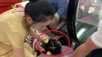 Bé gái 5 tuổi bất ngờ bị thang cuốn 'nuốt tay' khi đi bên cạnh mẹ