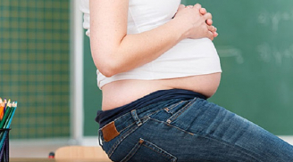 Kiểu ngồi cấm kỵ của mẹ bầu khiến tử cung co ép, dễ làm vỡ ối sinh non, nguy hiểm cho thai nhi