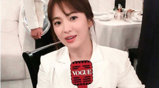 Không còn theo style gợi cảm, Song Hye Kyo lại trở về hình tượng ngọc nữ với bộ đồ thanh lịch