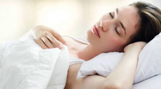 Bạn có biết nằm ngủ sai tư thế cũng khiến da mặt ngày càng đầy mụn và xấu đi