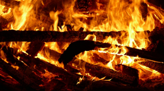 Phật dạy: Hết củi thì lửa tắt, đừng tiếc nuối những đốm tro tàn