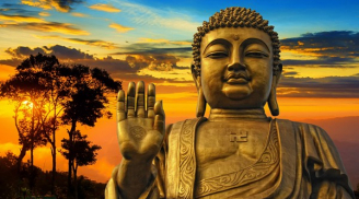 Biết được lý do Đức Phật hướng lòng bàn tay ra ngoài, phật tử ch.ết lặng về 2 cách buông bỏ phiền não