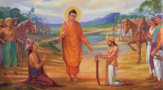 “Với người không tin vào Phật, Ngài có quay lưng với họ không?”, câu trả lời khiến Quốc Vương quỳ gối cảm phục