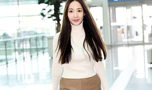 Park Min Young nhìn như 'nữ thần mùa thu' dù chỉ diện áo len cao cổ và quần ống rộng