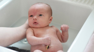 Những sai lầm khi tắm cho bé khiến con dễ mắc bệnh, nhất là điều thứ 2 mẹ nào cũng mắc