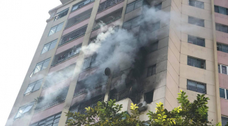 Cháy lớn tại tầng 10 tòa nhà chung cư, người dân hoảng loạn tháo cháy