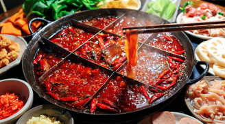 Nhìn nồi lẩu cay 'đặc sánh' ớt và tiêu ở Trùng Khánh như thế này, bạn có dám thử?