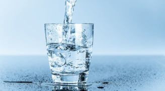 Những kiểu uống nước hại thận, thậm chí gây ngộ độc, nguy hiểm nhất là số 2