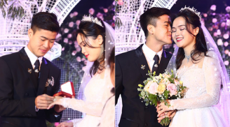 Chú rể Duy Mạnh trao nhẫn cưới, liên tục dành cho cô dâu Quỳnh Anh những cử chỉ âu yếm trong hôn lễ