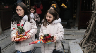 Nam thanh nữ tú lũ lượt rủ nhau đi chùa Hà cầu duyên trước thềm Valentine